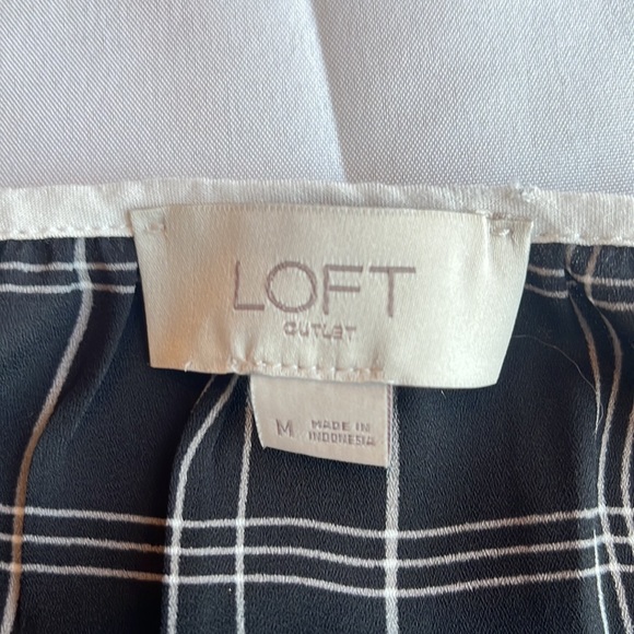 Loft tank top with button closure in front - Picture 3 of 6